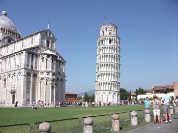 Blick auf den schiefen Turm von Pisa Auf Klassenfahrt mit HEROLÉ: Blick auf den schiefen Turm von Pisa