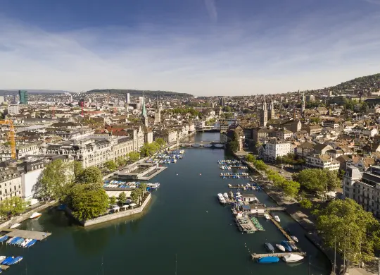 Auf Klassenfahrt mit HEROLÉ: Blick auf Zürich und die Limmat