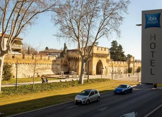 Auf Klassenfahrt mit HEROLÉ: Blick vom Hotel ibis budget Avignon in der Provence