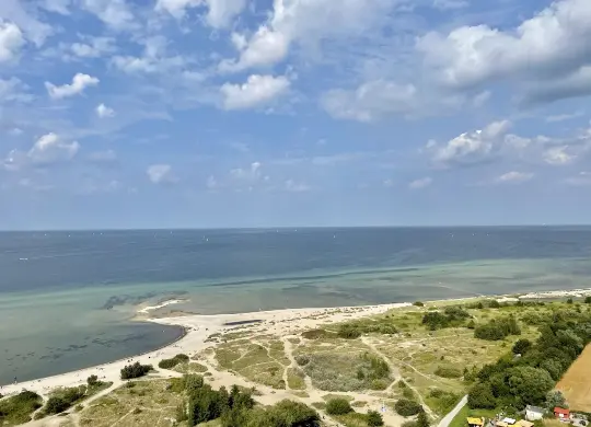 Auf Klassenfahrt mit HEROLÉ: Blick vom Marine-Ehrenmal auf Laboe in Kiel