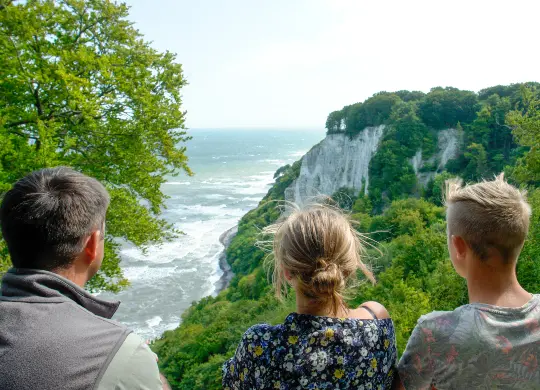 Auf Klassenfahrt mit HEROLÉ: BNE-Projekt "Naturschutz hautnah" für Schüler im Nationalpark-Zentrum KÖNIGSSTUHL auf der Insel Rügen