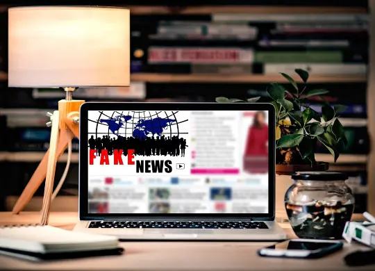 Auf Klassenfahrt mit HEROLÉ: BNE Workshop zum Thema "Fake News"  in Berlin