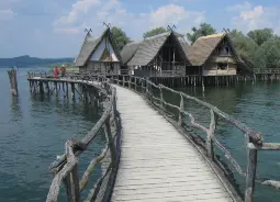 Pfahlbautenmuseum Unteruhldingen am Bodensee  Auf Klassenfahrt mit HEROLÉ: Pfahlbautenmuseum Unteruhldingen am Bodensee.