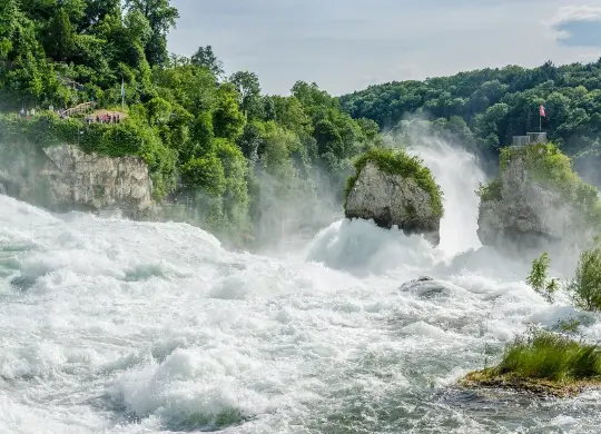 Auf Klassenfahrt mit HEROLÉ: Rheinfall Schaffhausen am Bodensee.