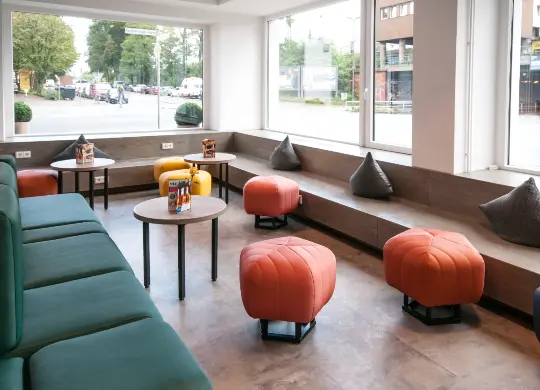 Auf Klassenfahrt mit HEROLÉ: A&O Hostel Lobby in Bremen