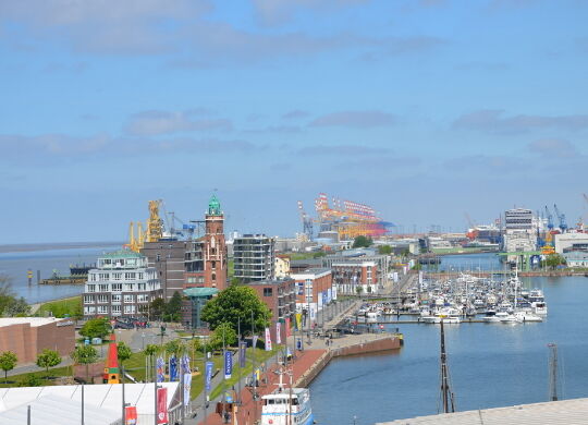 Blick auf den Hafen in Bremerhaven  Auf Klassenfahrt mit HEROLÉ: Blick auf den Hafen in Bremerhaven.