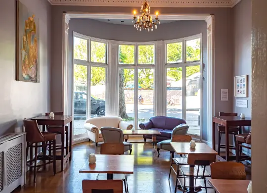 Auf Klassenfahrt mit HEROLÉ: Lobbybereich im a&o Brighton Palace Pier