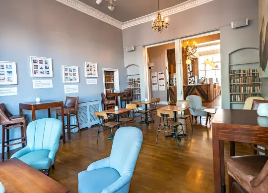 Auf Klassenfahrt mit HEROLÉ: Lobbybereich im a&o Brighton Palace Pier