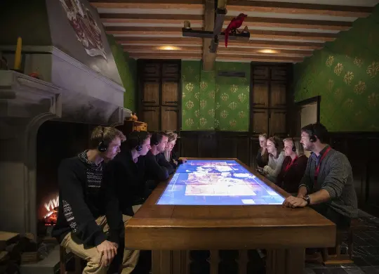 Auf Klassenfahrt mit HEROLÉ: Individuelle Führung mit Audioguide im Historium Brügge