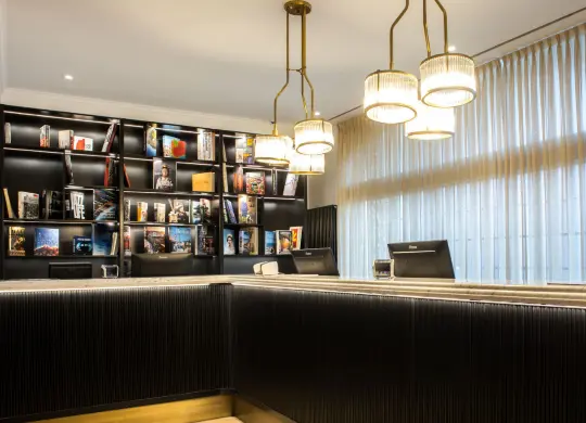 Auf Klassenfahrt mit HEROLÉ: Rezeption im a&o Brussel Centrum