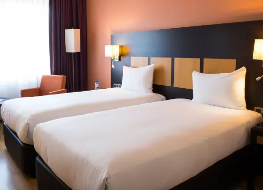 Auf Klassenfahrt mit HEROLÉ: Beispiel eines Zweibettzimmers im a&o Brussel Centrum