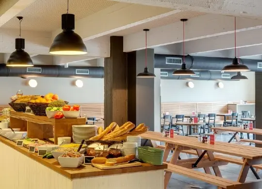 Auf Klassenfahrt mit HEROLÉ: Buffet Meininger Hotel in Brüssel.