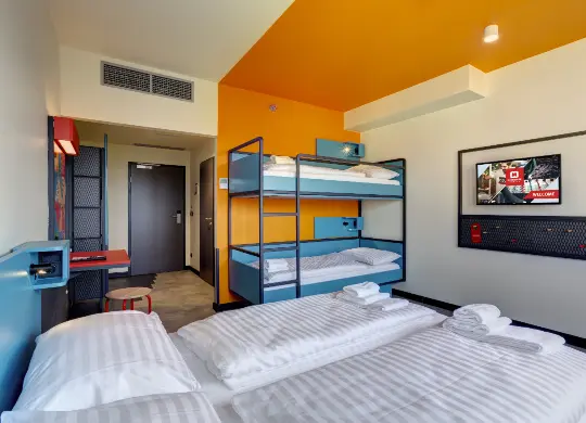 Auf Klassenfahrt mit HEROLÉ: Beispiel eines Mehrbettzimmers im Meininger Hotel in Budapest