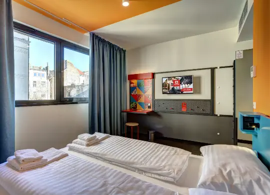 Auf Klassenfahrt mit HEROLÉ: Beispiel eines Doppelzimmers im Meininger Hotel in Budapest