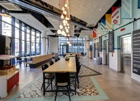 Auf Klassenfahrt mit HEROLÉ: Lobby im Meininger Hotel in Budapest