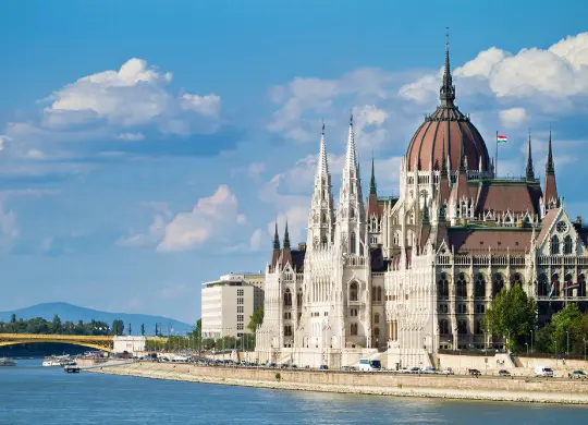 Auf Klassenfahrt mit HEROL&Eacute;: Parlament in Budapest.