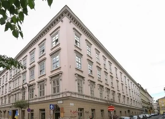 Auf Klassenfahrt mit HEROLÉ: Wombats Hostel Außenansicht in Budapest.