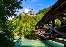 Auf Klassenfahrt mit HEROLÉ: Blick auf Burg Taufers in Südtirol