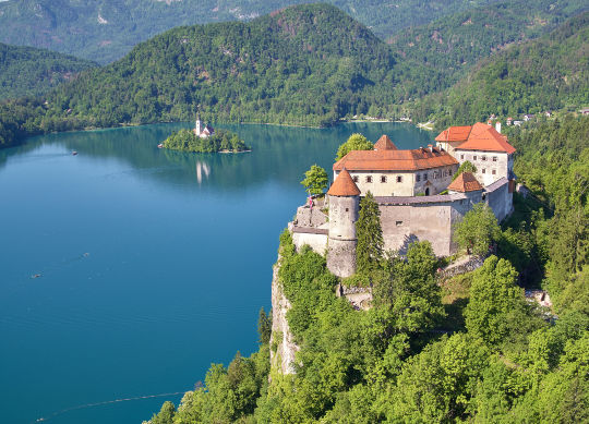 Burg von Bled in Bled Auf Klassenfahrt mit HEROLÉ: Machen Sie einen Ausflug zur Burg von Bled in der Nähe von Ljubljana