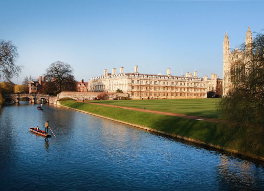 Klassenfahrten Cambridge - River Cam Klassenfahrten Cambridge - Kleines Boot auf dem River Cam