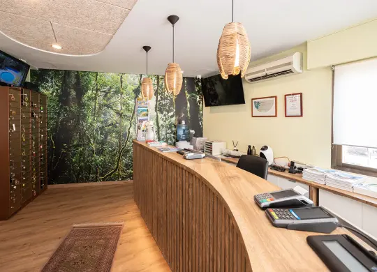 Auf Klassenfahrt mit HEROLÉ: Rezeption des Camping El Far in Calella / Katalonien