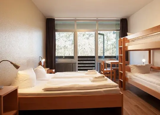 campushus St. Peter-Ording Auf Klassenfahrt mit HEROLÉ: Zimmerbeispiel im campushus4 des campushus in St. Peter-Ording