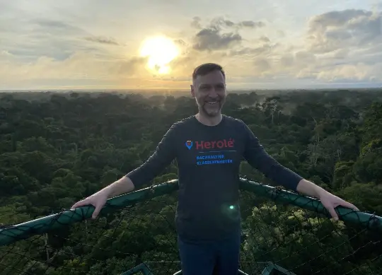 Carsten Herold auf dem Canopy Tower HEROLÉ Geschäftsführer Carsten Herold auf dem Canopy Tower in Peru