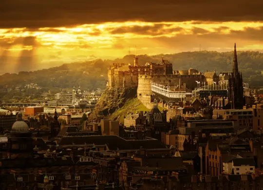 Edinburgh Castle Auf Klassenfahrt mit HEROLÉ: Das Edinburgh Castle thront hoch über der Stadt