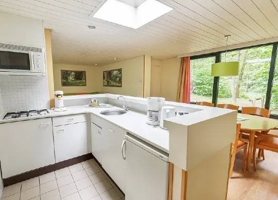 Auf Klassenfahrt mit HEROLÉ: Wohnküche im Ferienhaus Center Parcs Ferienpark Bispinger Heide