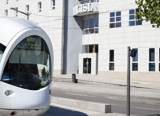 Auf Klassenfahrt mit HEROLÉ: Außenansicht des CISL in Lyon