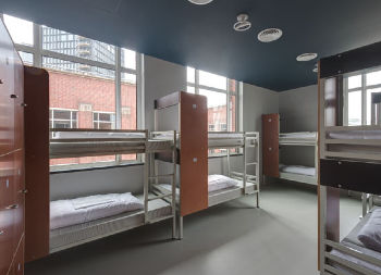Clink Noord Zimmeransicht in Amsterdam Auf Klassenfahrt mit HEROLÉ: Clink Noord Zimmeransicht in Amsterdam.