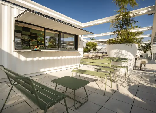 Auf Klassenfahrt mit HEROLÉ: Dachterrasse im JO& JOE Wien