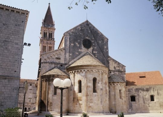 Klassenfahrten Dalmatien - Stadt Trogir Klassenfahrten Dalmatien - Kirche in der Stadt Trogir