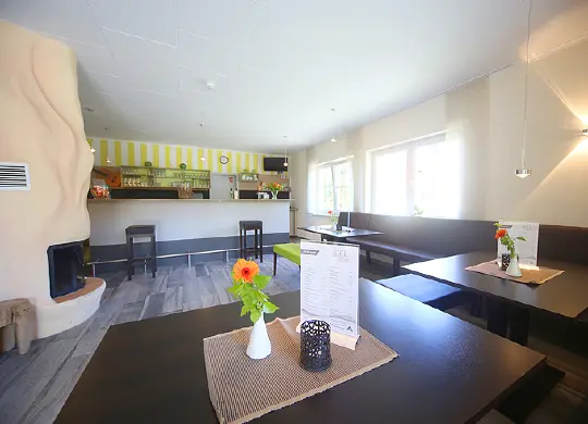 Darß - Bistrobereich in der Jugendherberge Born-Ibenhorst Auf Klassenfahrt mit HEROLÉ: Bistrobereich in der Jugendherberge Born-Ibenhorst auf dem Darß