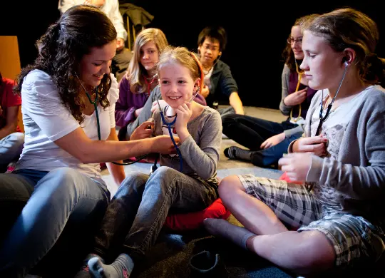 Auf Klassenfahrt mit HEROLÉ: "Das Begehbare Herz" in der Kinder-Akademie Fulda in der Rhön