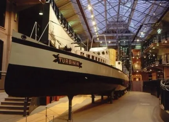 Das erste Turbinenschiff der Welt, gebaut in Newcastle Auf Klassenfahrt mit HEROLÉ: Besuchen Sie das Discovery Museum in Newcastle und sehen u.a. das erste Turbinenschiff der Welt sowie weitere Erfindungen.