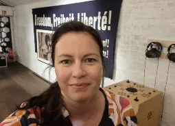 Unsere Nachhaltigkeitsbeauftragte Daniela Loichen hat sich persönlich ein Bild von "Gesicht zeigen!" in Berlin gemacht.