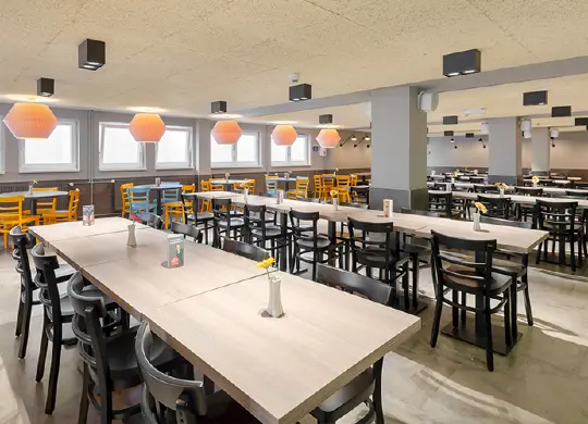 Auf Klassenfahrt mit HEROLÉ: Speiseraum im a&o Frankfurt Galluswarte