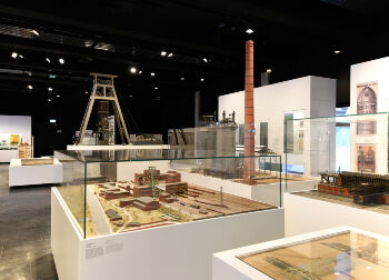 Beim Rundgang durch die Ausstellung gewinnen Schulklassen anschauliche Einblicke in die Welt der Steinkohle.