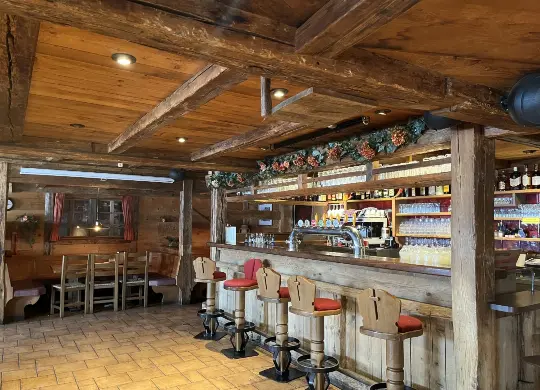 Auf Klassenfahrt mit HEROLÉ: Discopub im Rinsbacher Hof SOMMER in Südtirol