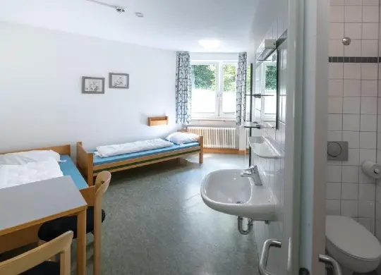 Auf Klassenfahrt mit HEROLÉ: Zweiebettzimmer in der DJH Jugendherberge Freiburg International