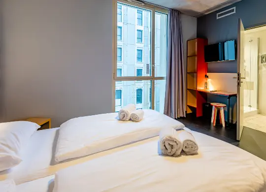 Auf Klassenfahrt mit HEROLÉ: Zimmer für die Begleitpersonen im Meininger Hotel Bordeaux