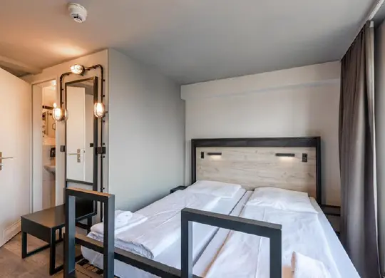 Doppelzimmer für die Begleitpersonen im a&o Hostel Rotterdam City Auf Klassenfahrt mit HEROLÉ: Doppelzimmer für die Begleitpersonen im a&o Hostel Rotterdam City