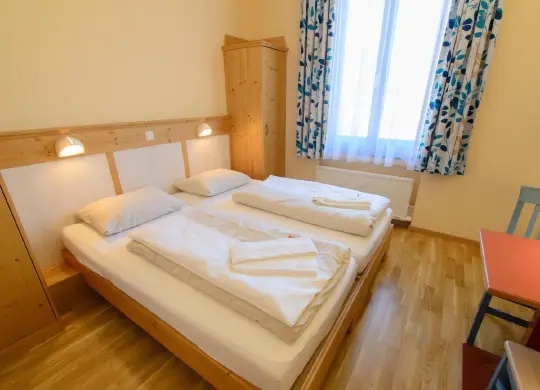 Auf Klassenfahrt mit HEROLÉ: Doppelzimmer im JUFA Hotel Lungau im Salzburger Land