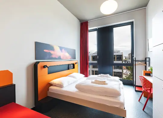 Auf Klassenfahrt mit HEROLÉ: Doppelzimmer im MEININGER Hotel in Genf