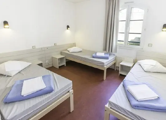 Auf Klassenfahrt mit HEROLÉ: Dreibettzimmer im Jugendzentrum Patrick Varangot