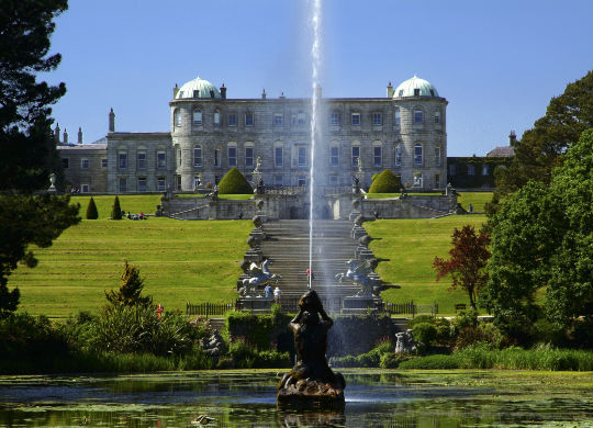 Springbrunnen in den Gärten des Powerscourt House in Dublin Auf Klassenfahrt mit HEROLÉ: Springbrunnen den Gärten des Powerscourt House in Dublin