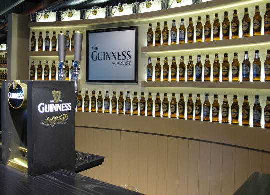 Klassenfahrten Dublin - Guinness Storehouse Klassenfahrten Dublin - Die Guinness Academy im Guinness Storehouse