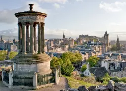 Calton Hill in Edinburgh  Auf Klassenfahrt mit HEROLÉ: Calton Hill in Edinburgh.