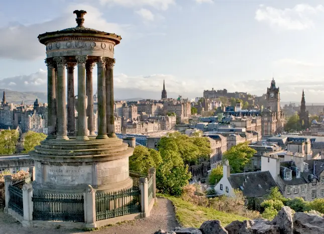 Calton Hill in Edinburgh Auf Klassenfahrt mit HEROLÉ: Calton Hill in Edinburgh.